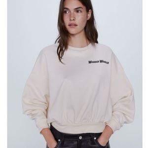 🩵 ZARA Wonder Woman DC Comics Crop Sweatshirt